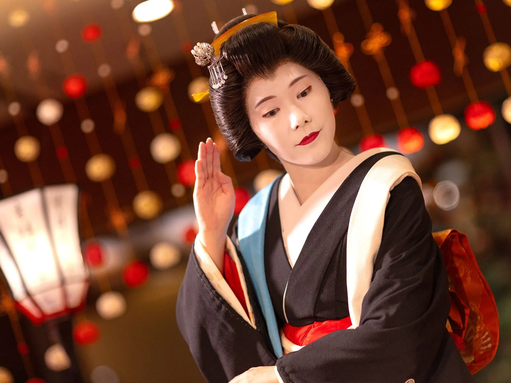 Pertunjukan Seni Tradisional "Malam Yamanaka-bushi" Diadakan Setiap Hari