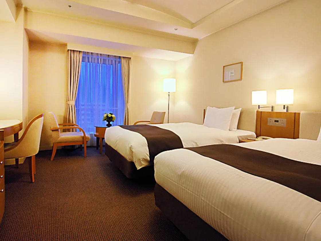 TWIN ROOM