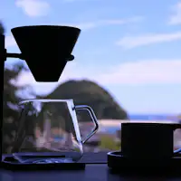 รังไหม (กาแฟเคาน์เตอร์ที่มองเห็นทะเล)