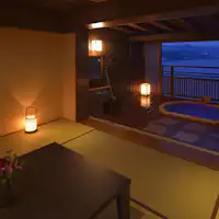 和室8、5畳客室に半月露天風呂を設置