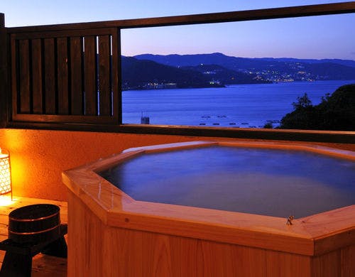 【十三夜】八角形の露天風呂からの夜景