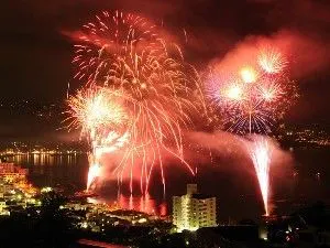 熱海、網代花火大会も一望