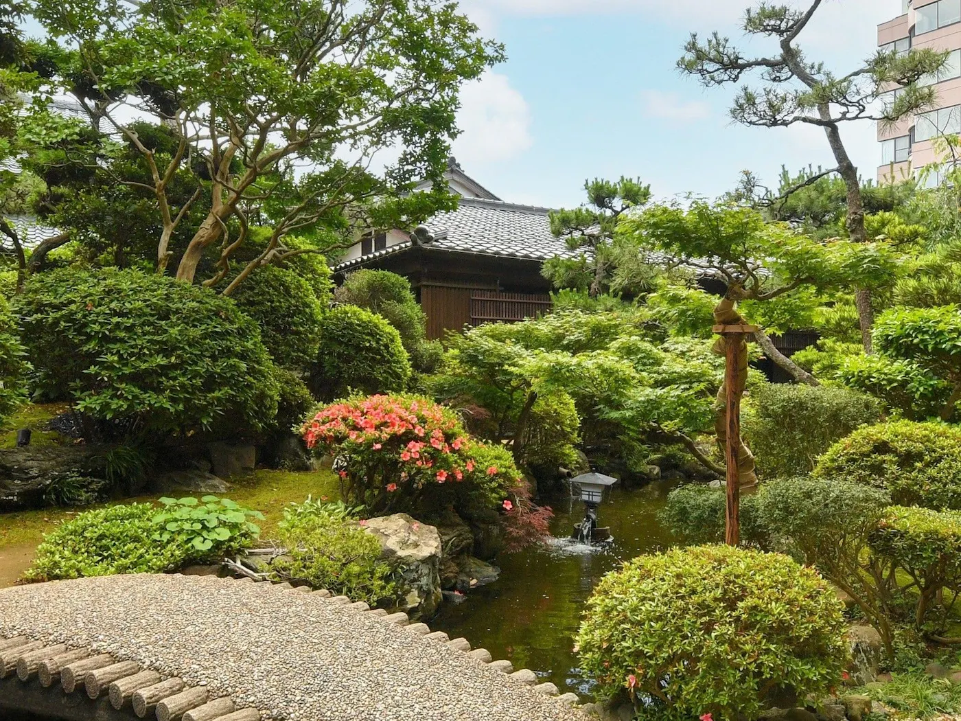 伝統旅館のぬくもり 灰屋：日本庭園
