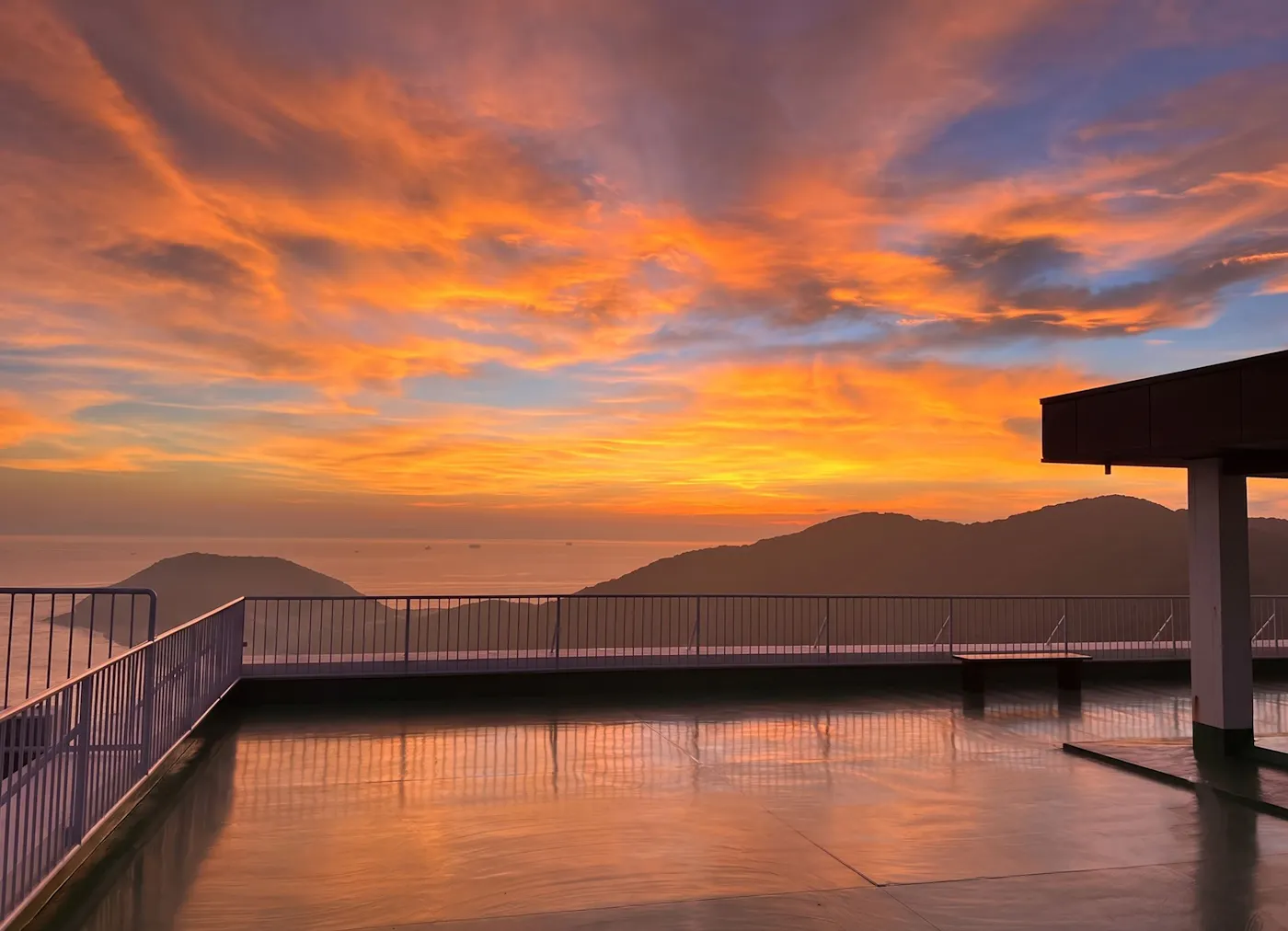 伊良湖オーシャンリゾート：夕景のテラス