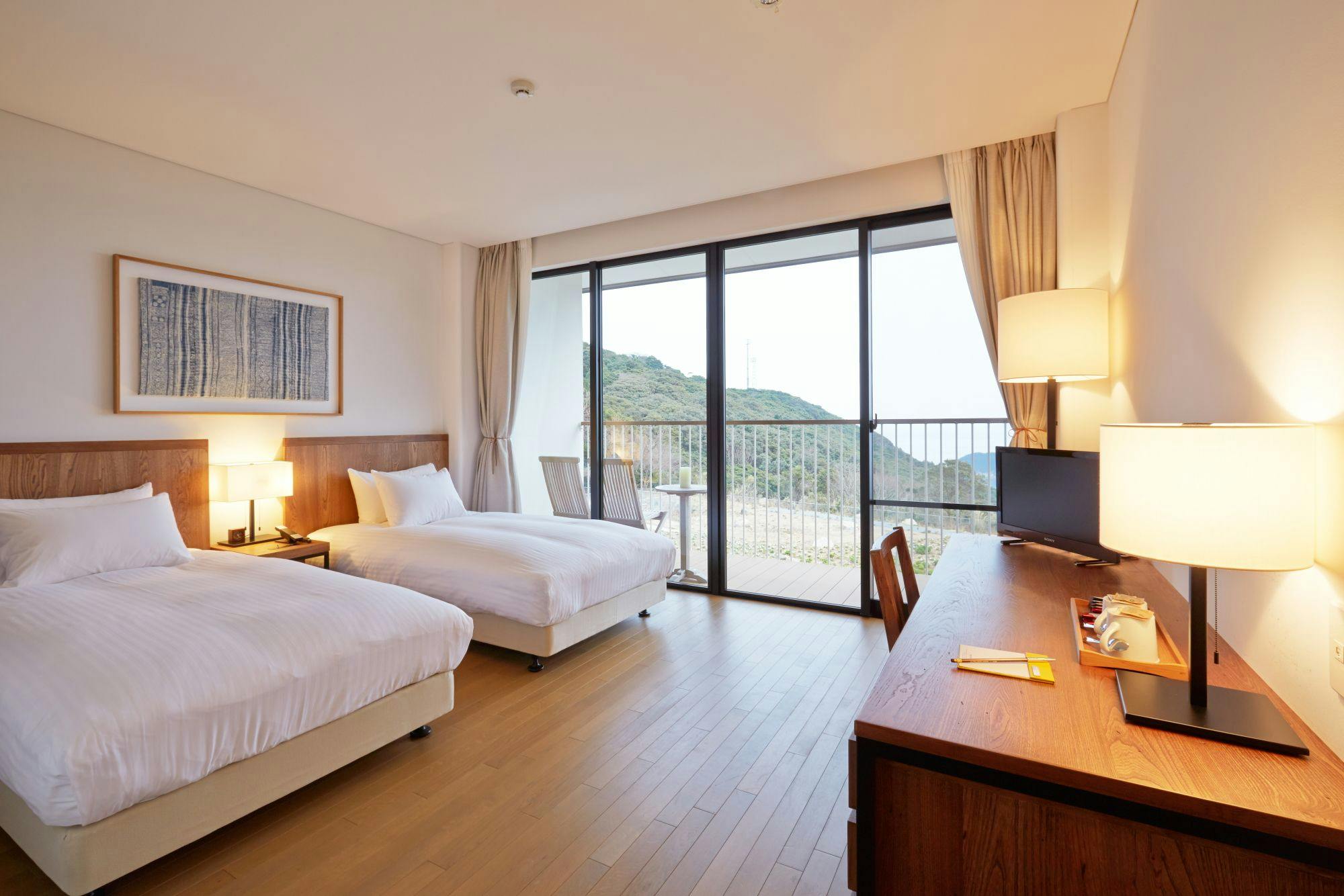 ห้องซูพีเรียทวินลายไม้ที่ให้ความรู้สึกสงบ