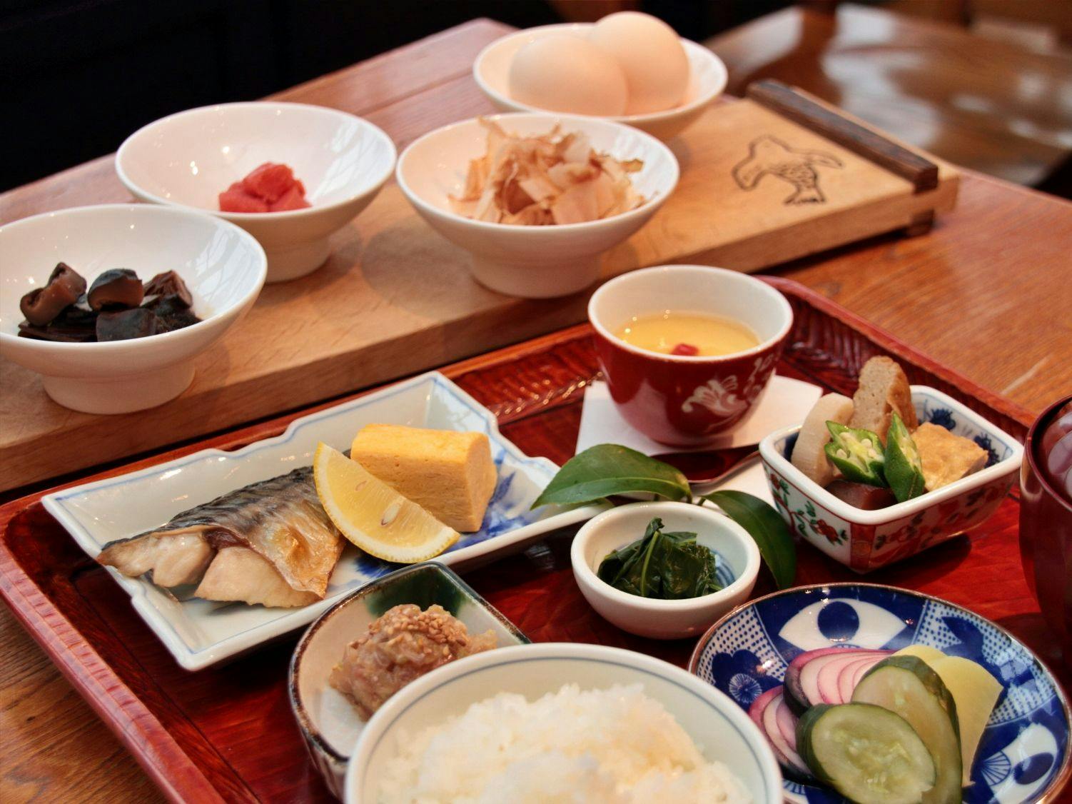 朝食は洋食または和食をお選びください。