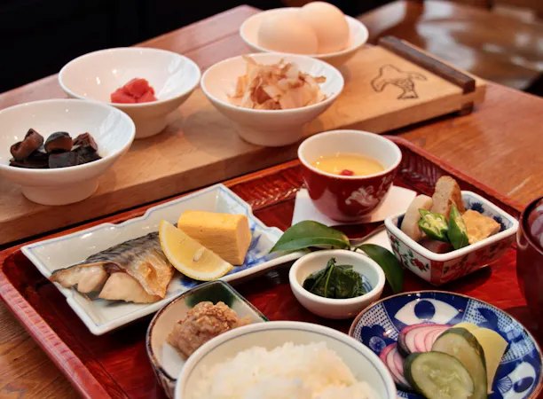 朝食は洋食または和食をお選びください。