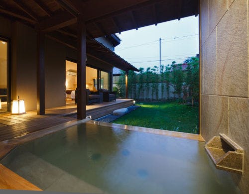 スイートルム琥珀　客室露天風呂