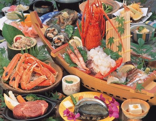 伊勢海老舟盛・あわび・焼蟹・鳥取牛会席