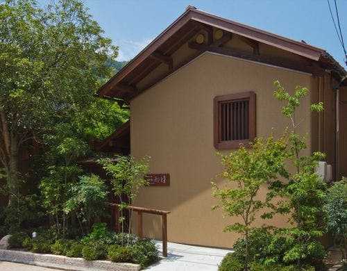 「離れ湯　雨情」エントランス