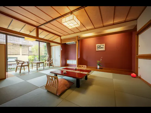 【和室10畳バストイレ付き】