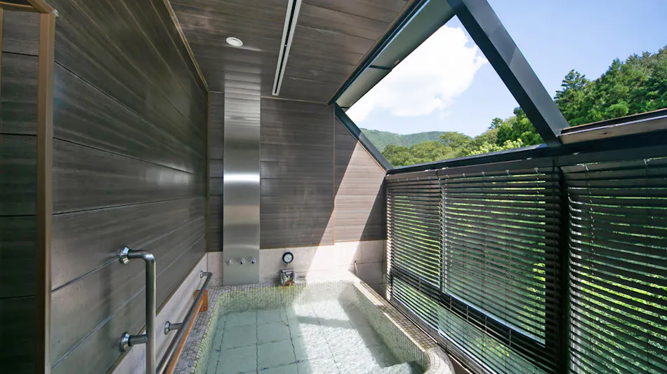 Hakone Nanase (Formerly Manatei Hakone)