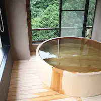 Suite istimewa dengan tab mandi separa terbuka Hinoki