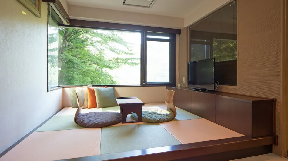 Hakone Nanase (Formerly Manatei Hakone)