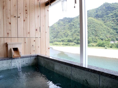 露天風呂付客室からの鵜飼