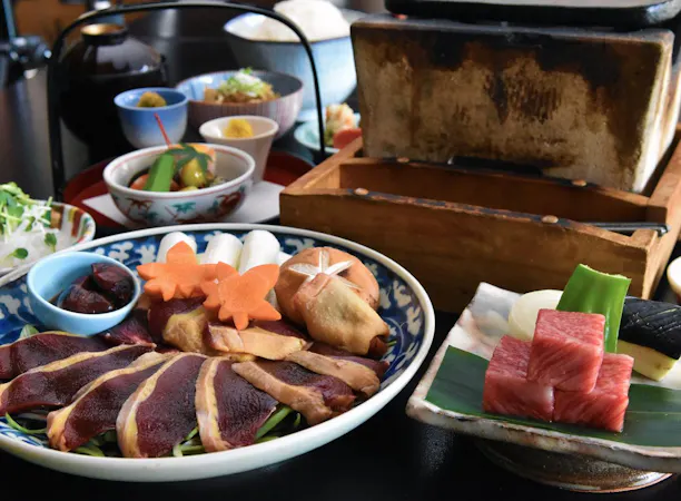 野鴨と飛騨牛の鉄板焼き料理イメージ