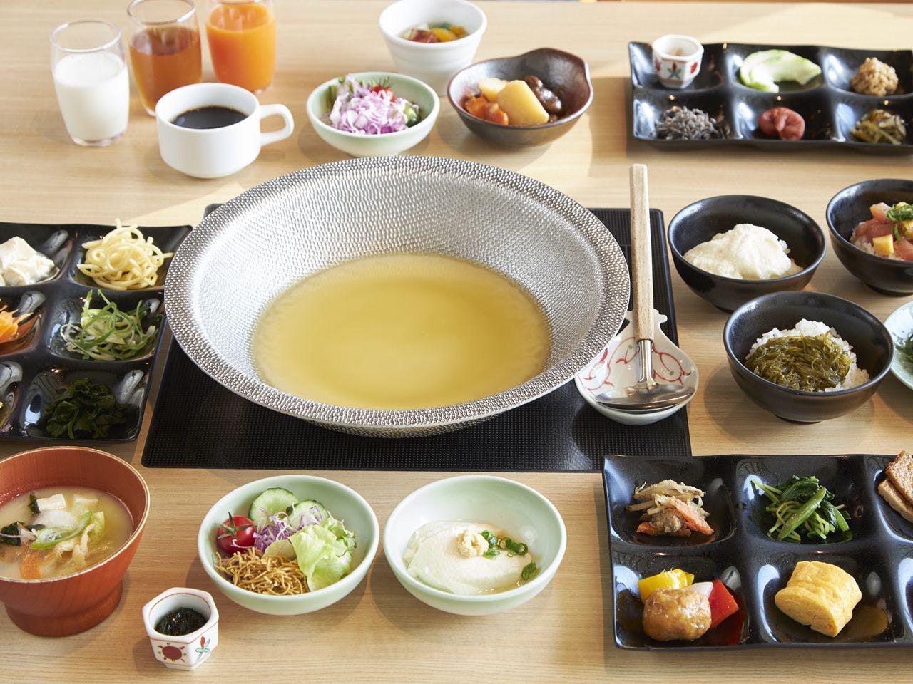 Sarapan Pilihan: Buffet Makanan Jepang dengan 40 Jenis Menu