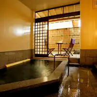 扉を全て開けると開放的な露天空間に