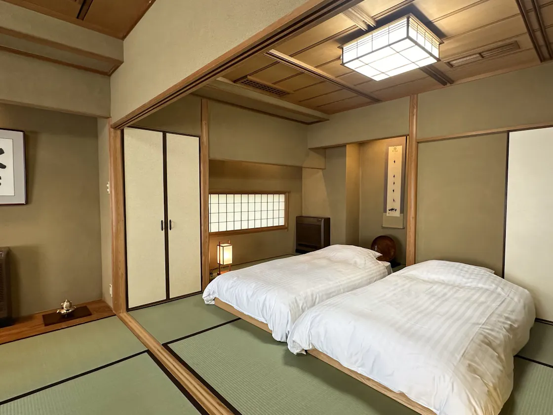 優風次の間ベッド
