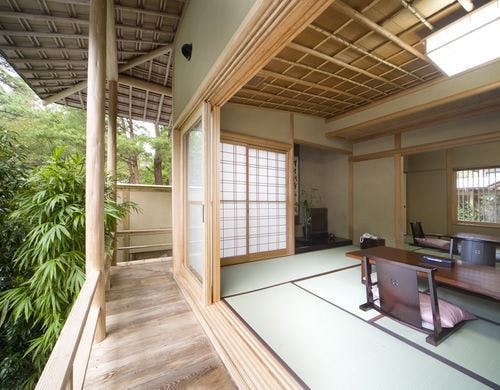 離れ【瑠璃山】本間より外景