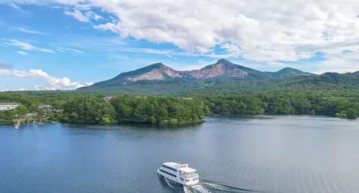 【桧原湖観光船チケット付】桧原湖に浮かぶ島巡り!出来たて肉料理と会津野菜で旬を味わう50種バイキング