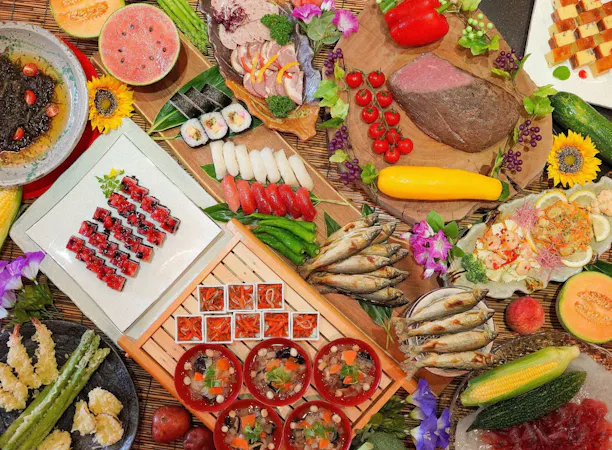 夕食は約50種の人気バイキング。郷土料理