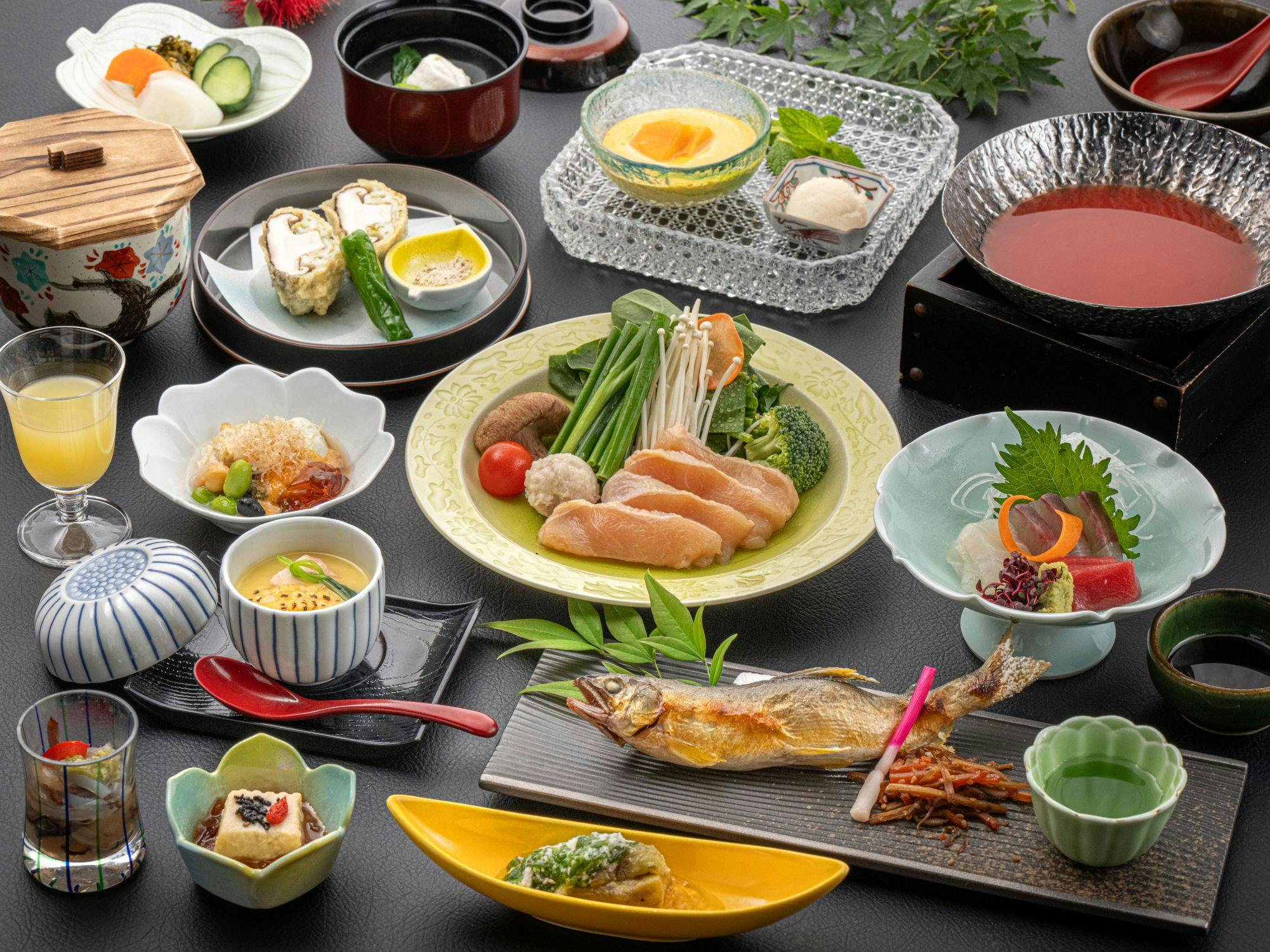 【夕食開始は19時30分～】夕食は遅めでも、翌朝11時までの優雅な朝を楽しむ ＜美味少量会席＞