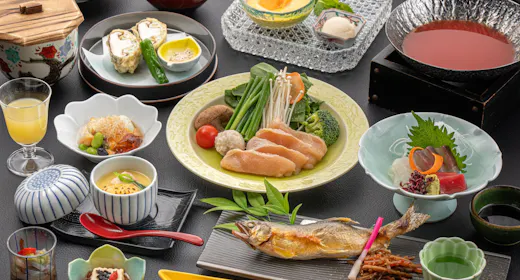 【夕食開始は19時30分~】夕食は遅めでも、翌朝11時までの優雅な朝を楽しむ <美味少量会席>