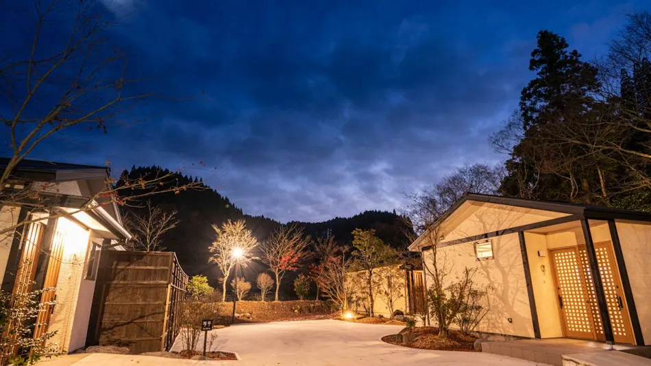 Ryokan Saikura: An Inn with Private Detached Rooms, Each Featuring an Open-Air Hot Spring Bath with Free-Flowing Spring Water