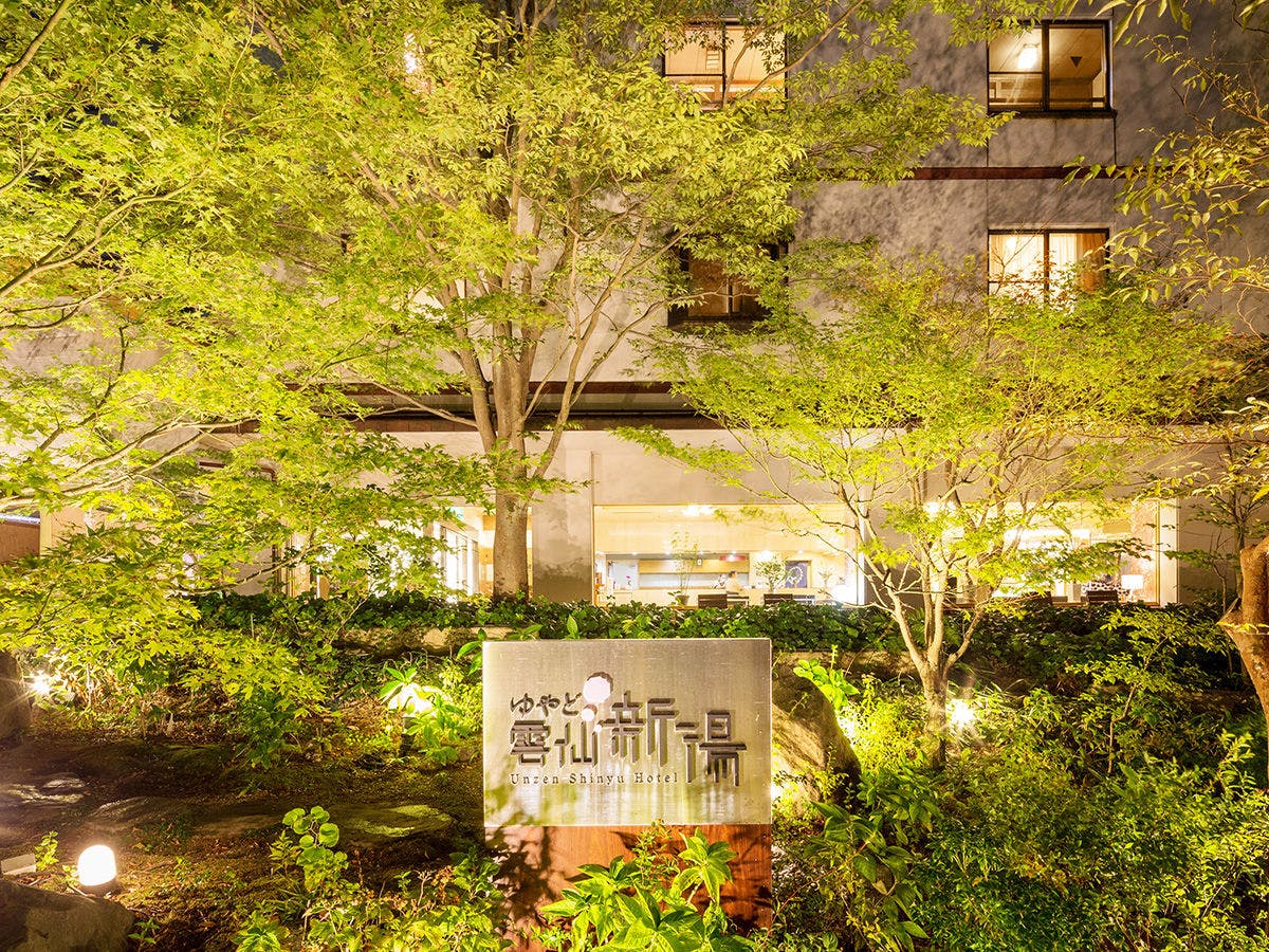 【ภายนอก】 สวนเขียวขจีและการออกแบบที่ทันสมัย