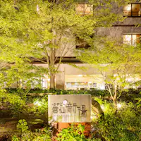 【ภายนอก】 สวนเขียวขจีและการออกแบบที่ทันสมัย