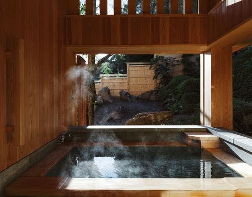 離れの半露天風呂