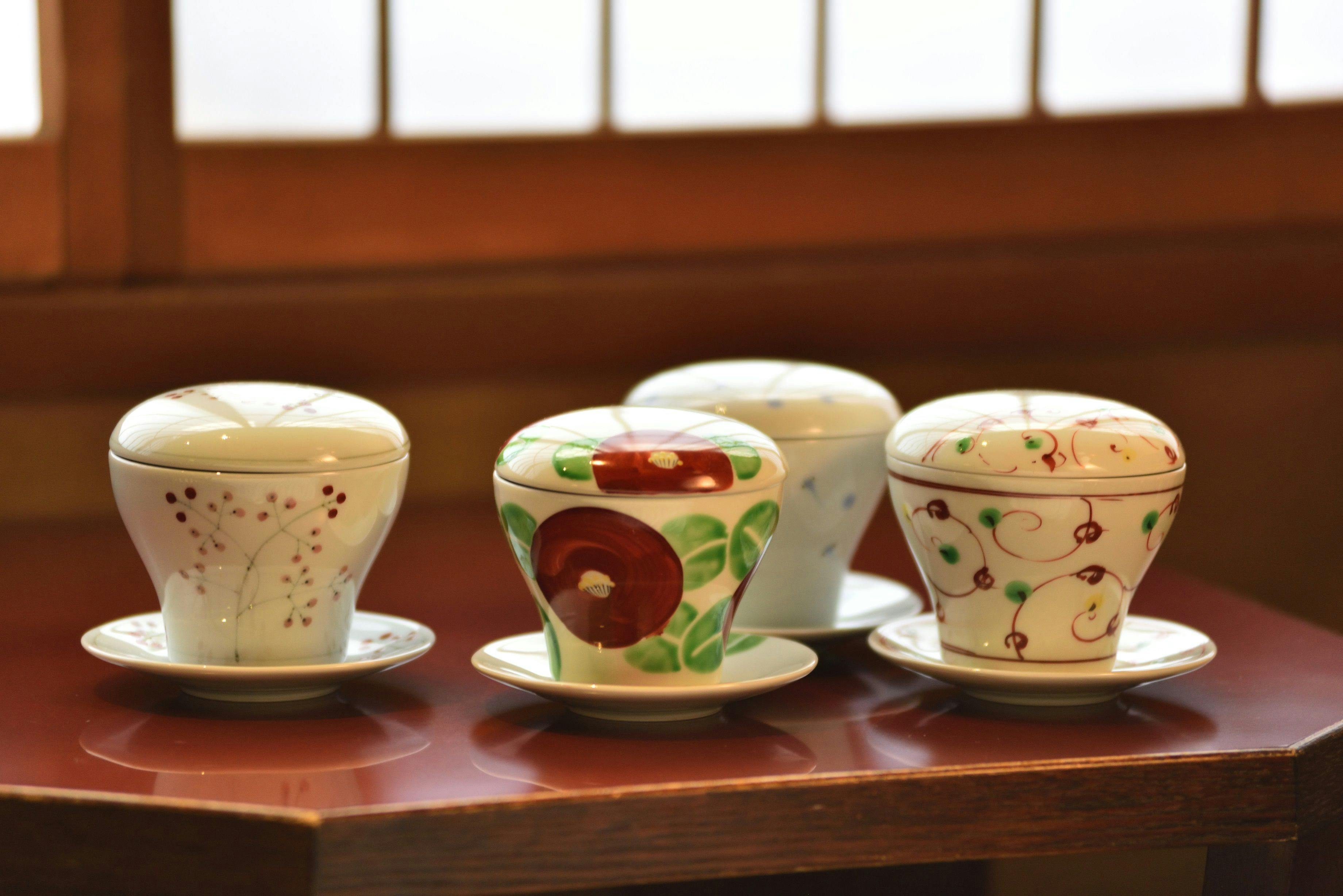 นี่คือถ้วยที่มีฝาปิดสำหรับใช้ในห้องพัก