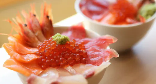 【1泊朝食】~遅めのご到着もOK~人気の海鮮丼をはじめ、豪華バイキングを堪能!<料金変動プラン>