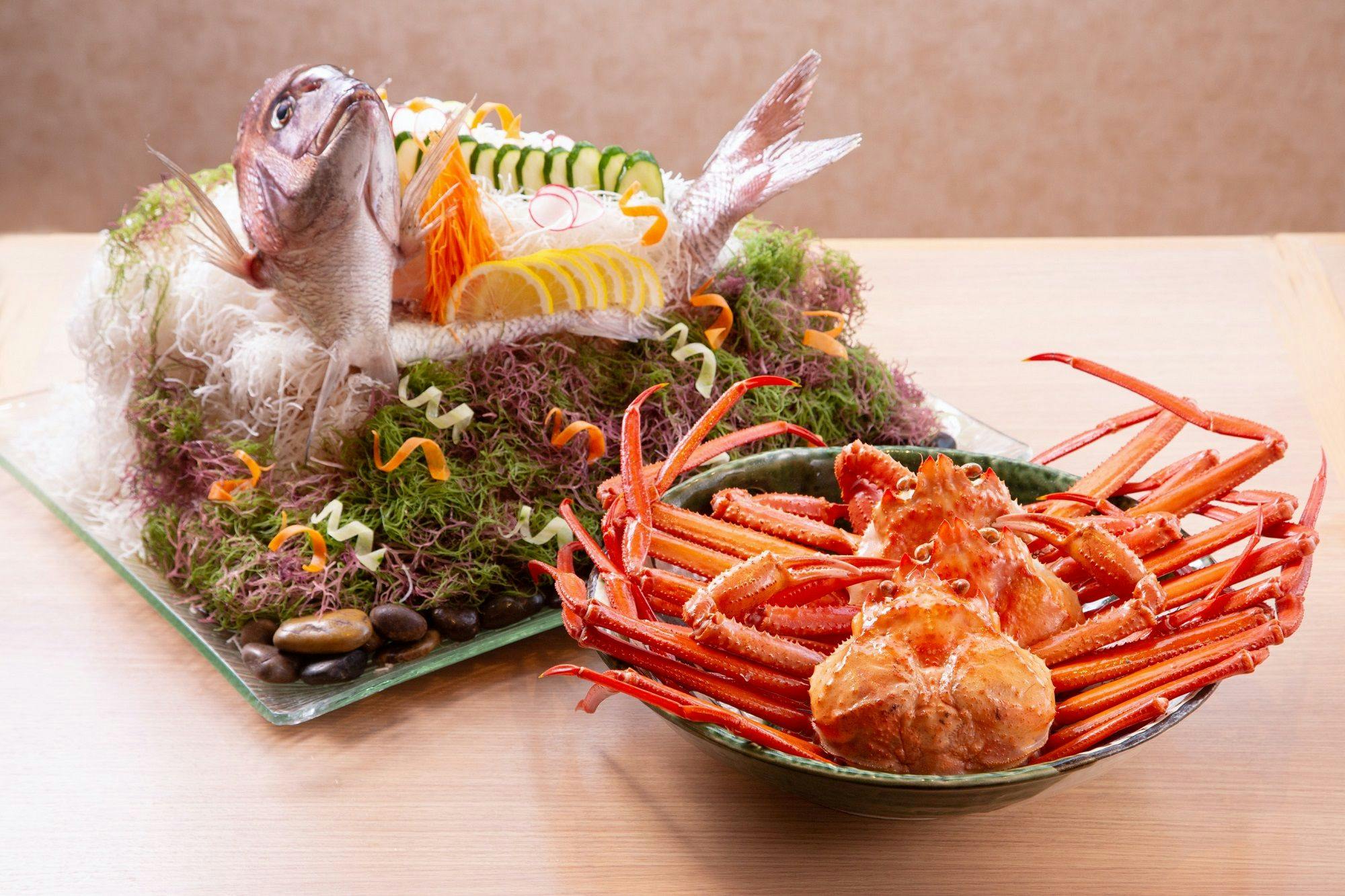 【1 คืน 2 มื้อพื้นฐาน】เพลิดเพลินกับบุฟเฟ่ต์อาหารทะเลสุดหรูจากทะเลญี่ปุ่น! เดินเพียง 8 นาทีถึงศาลเจ้าอิซุโมะไทฉะ ~ การเดินทางน้ำพุร้อนเพื่อเสริมสร้างความสัมพันธ์ ~