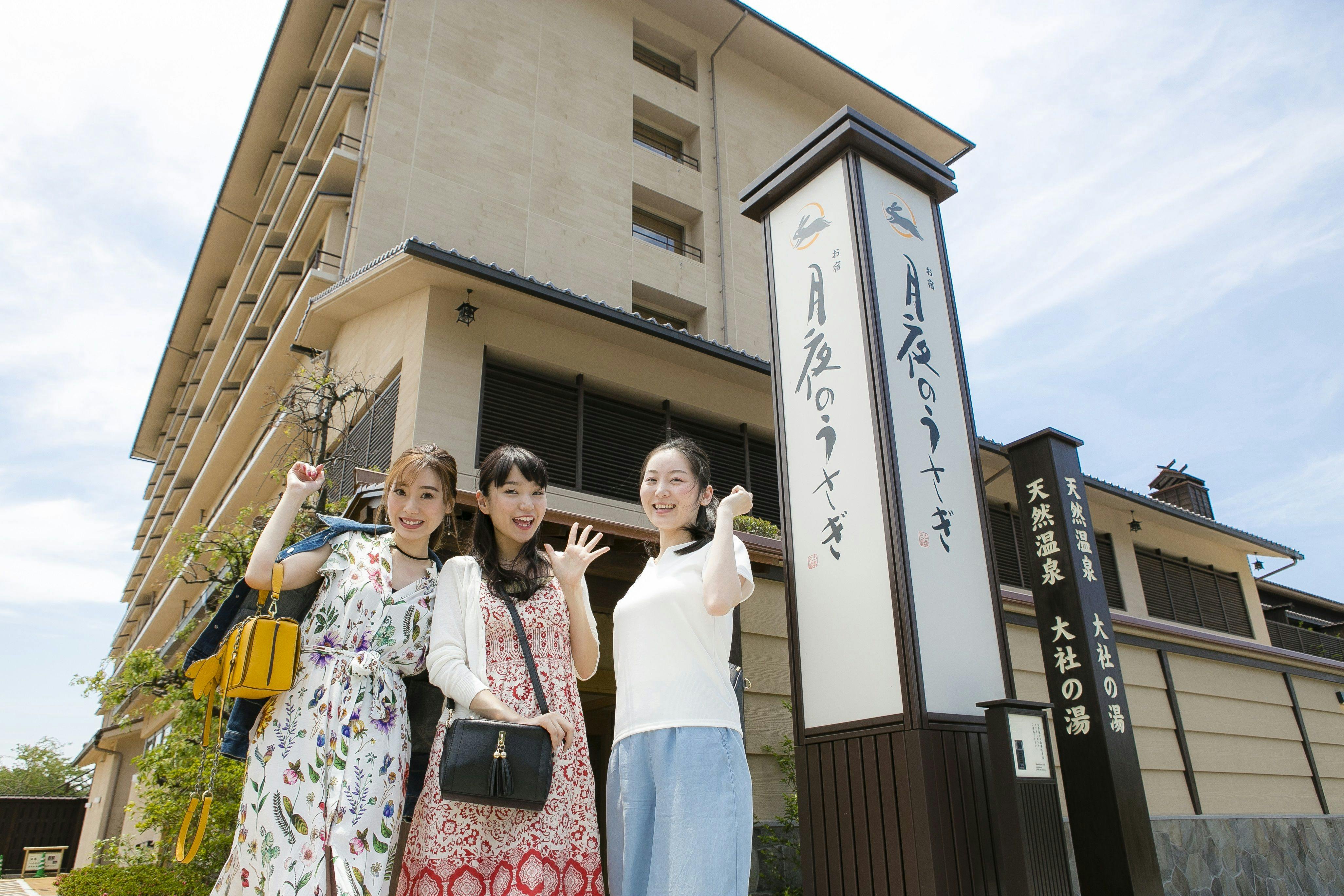 玄関前は人気の撮影スポット！