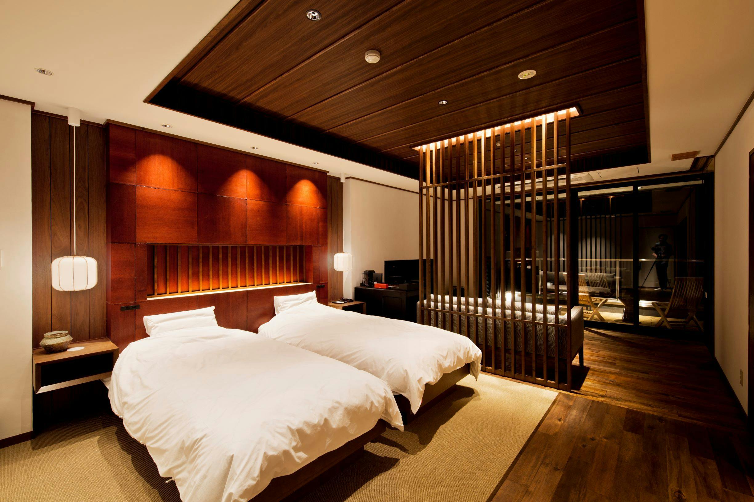 本館三階の月、峰の御部屋は洋室タイプ