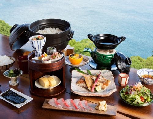 御朝食は和食を御用意致します