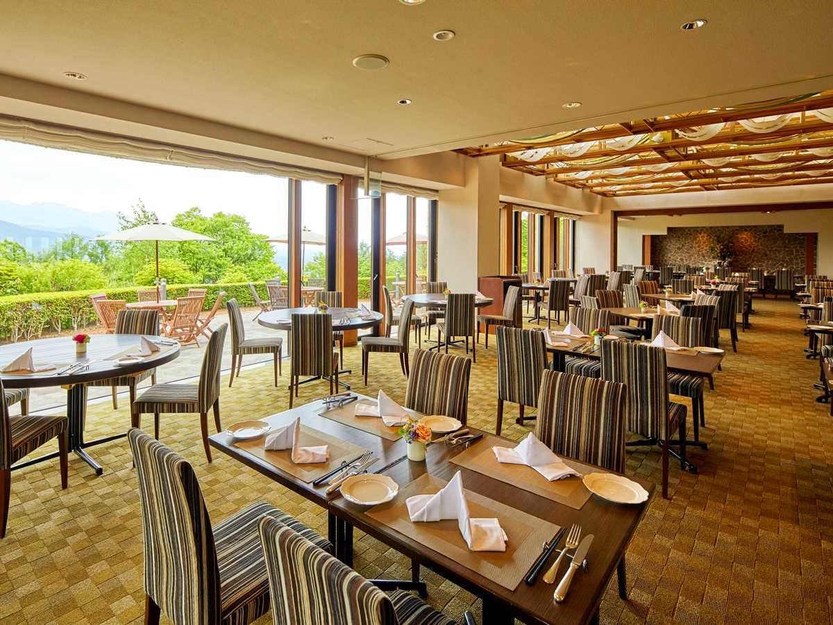 八ヶ岳一望のレストランで！　朝食付きプラン