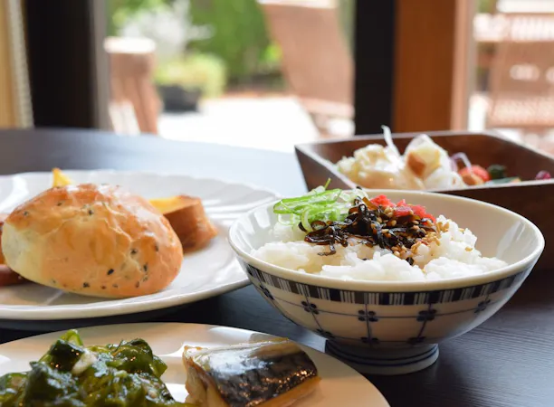 八ヶ岳を一望できるレストランで和洋朝食