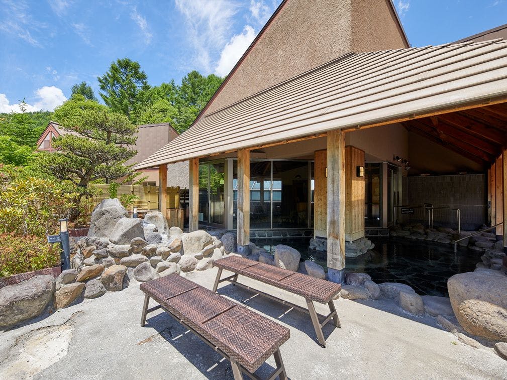 บ่อน้ำพุร้อนกลางแจ้งของน้ำพุร้อน "Kashiyama no Yu"