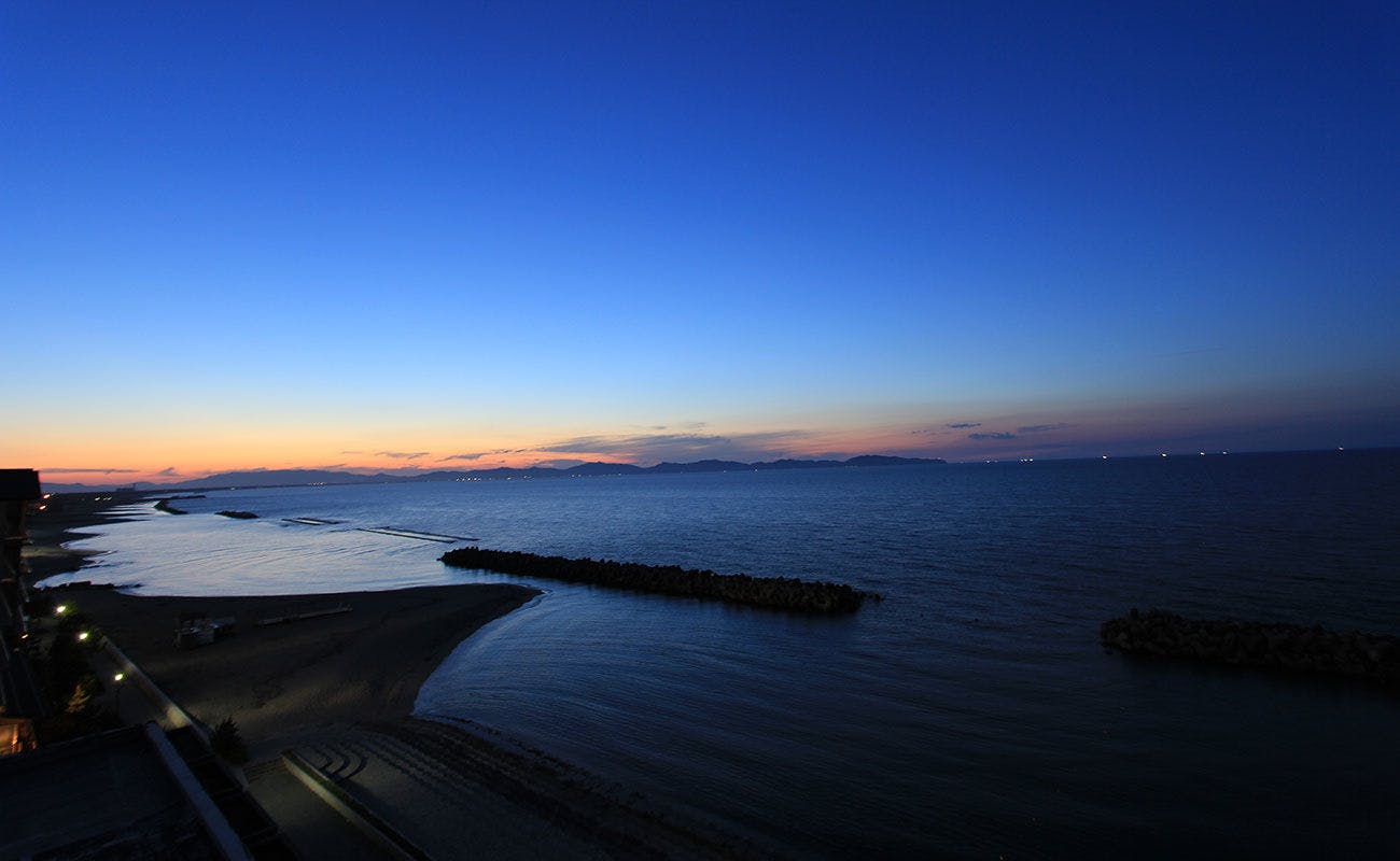 모든 객실에서 바다 전망을 감상할 수 있습니다. 일본해를 한눈에 볼 수 있습니다.