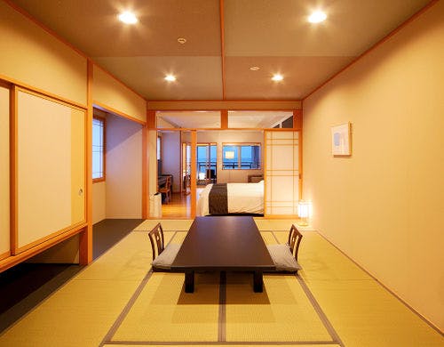 海を眺めるビューバスとテラスには露天風呂