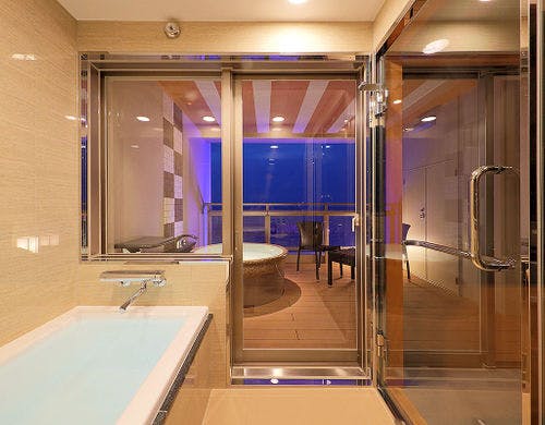 デラックスルームの洋室部分。