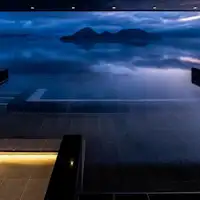 Tầng 8, Suối nước trên hồ