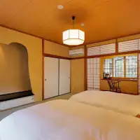 【น้ำพุร้อนไหลตรงจากแหล่งพร้อมอ่างอาบน้ำไม้ฮิโนกิ】รากุมิโซ คาเอโซ