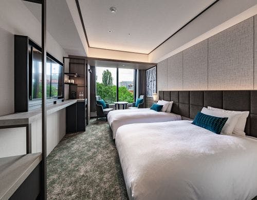 旧道庁舎正面で眺望も良