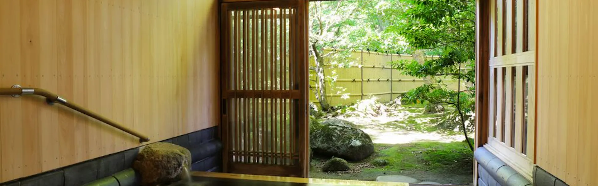 静かな森と文化財離れの宿 環翠楼