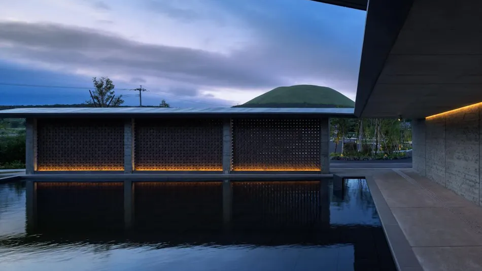 GOTO RETREAT ray by Onko Chishin