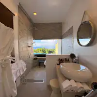 海の部屋 バスルームからの景色